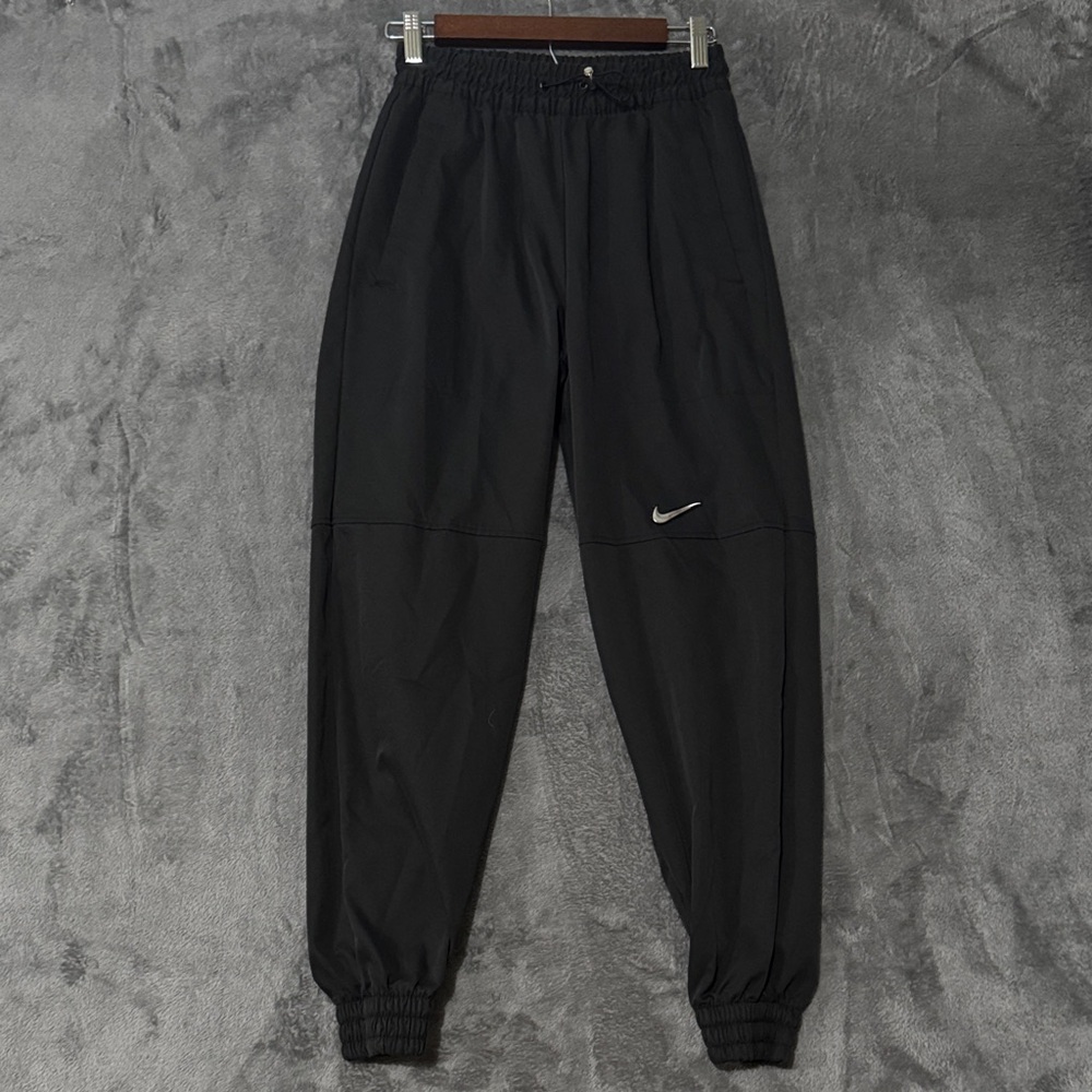 Women's Windbreaker Black training Jogger  Size Small Drawstring waist